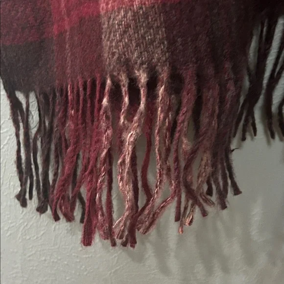 Woolrich Burgundy and Gray Shawl - Picture 4 of 5